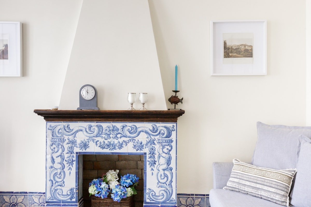 BEST LOCATION-18th Century Charming Apartment! gallery image 2