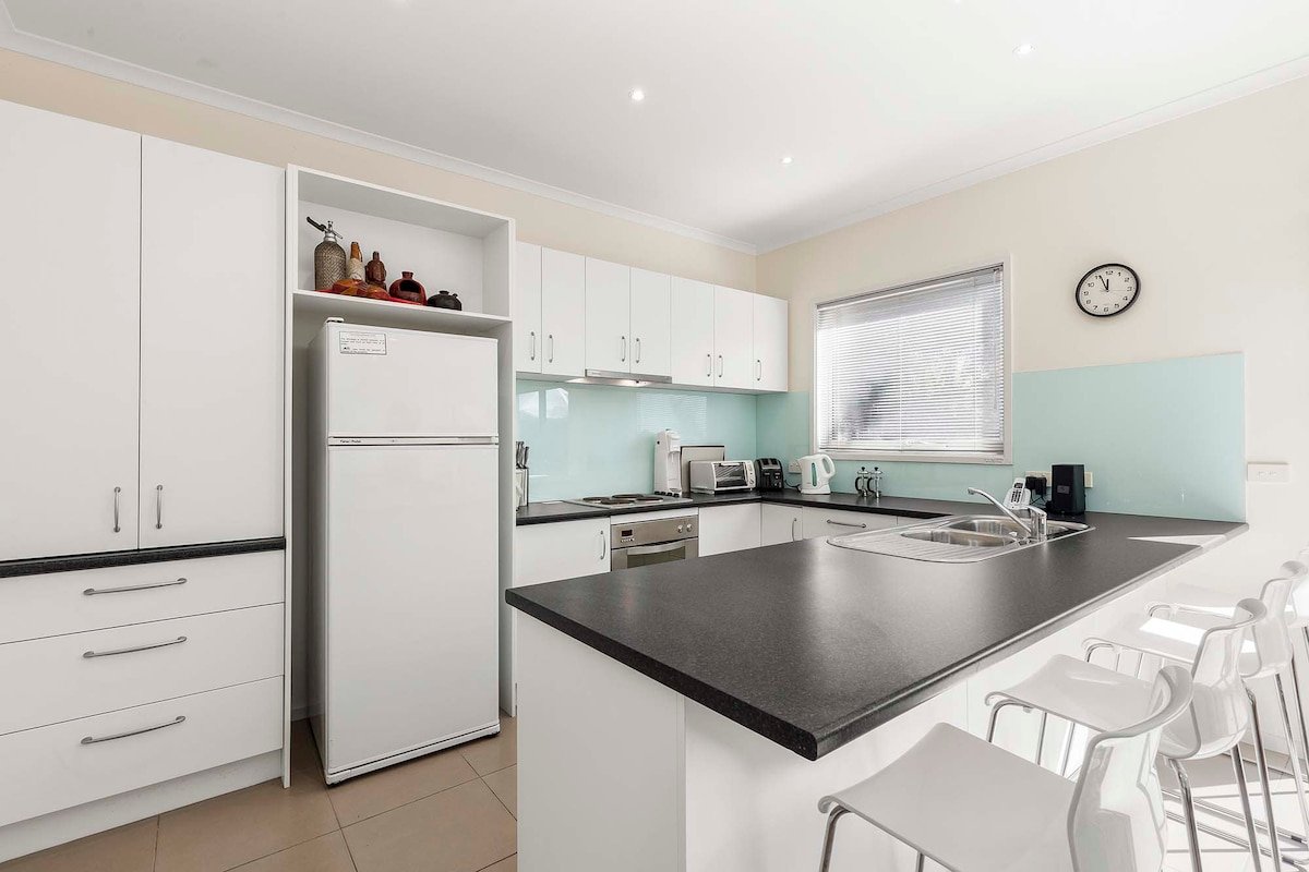 Retro Twist , Modern Town House gallery image 4