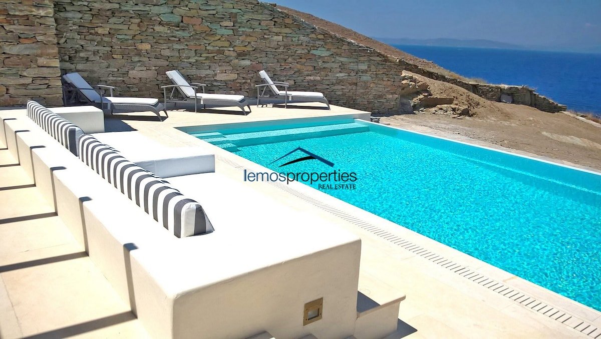 Luxurious stone villa with a swimming pool gallery image 3
