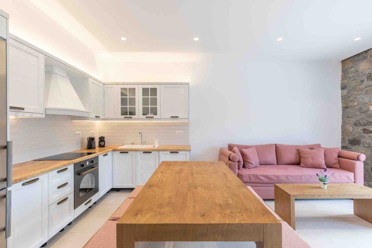 IKADE Mykonos II, 2 BR @ 2 bathrooms gallery image 2