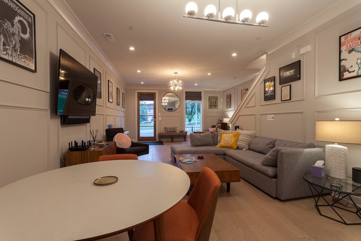 Mid-Century Inspiration in the Center of Nashville gallery image 3