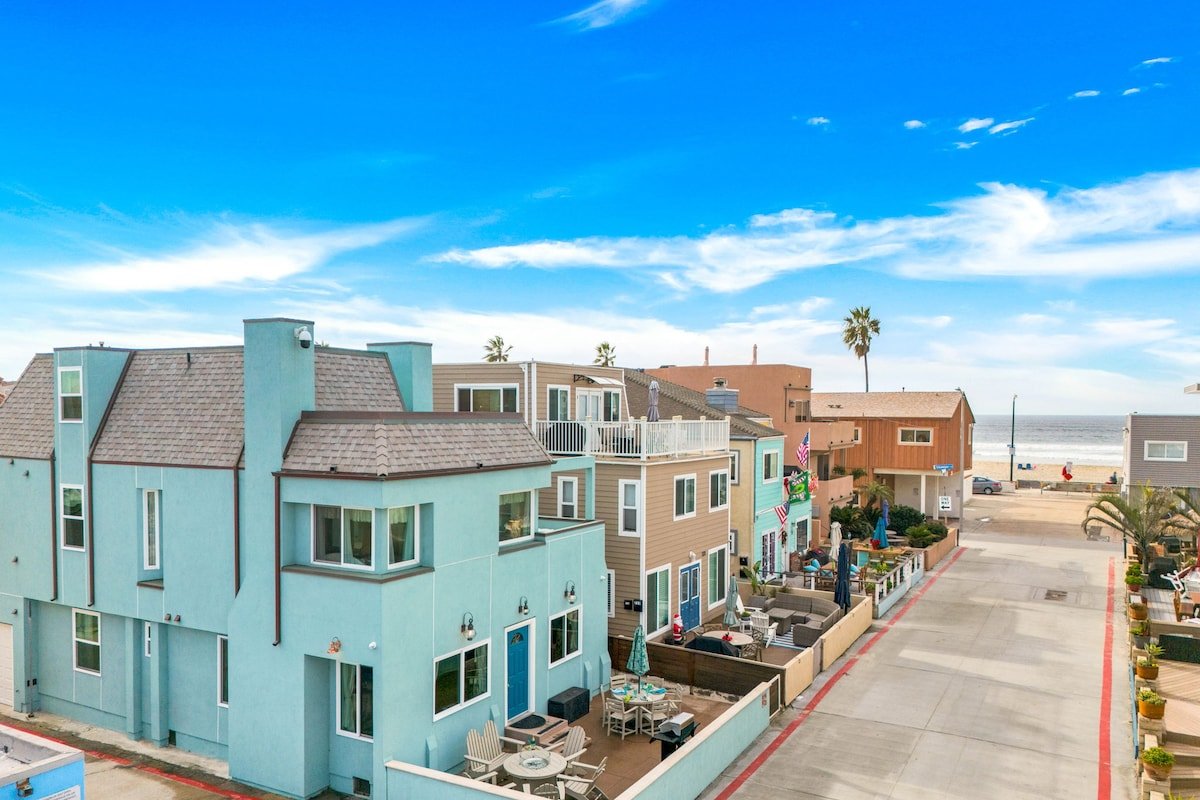 Stylish 2-Story 3BR Beach Condo with Rooftop Deck! gallery image 3