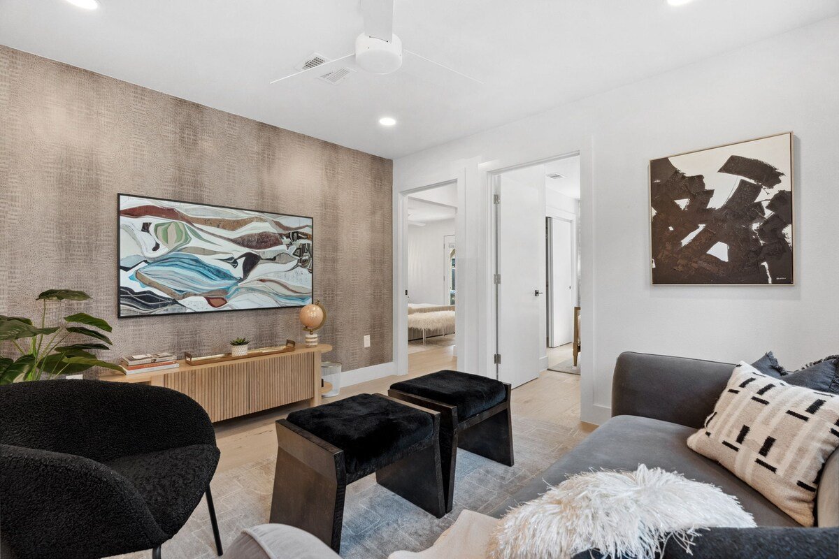 SoLux in SoCo | 4 King Suites + Close to DT gallery image 4