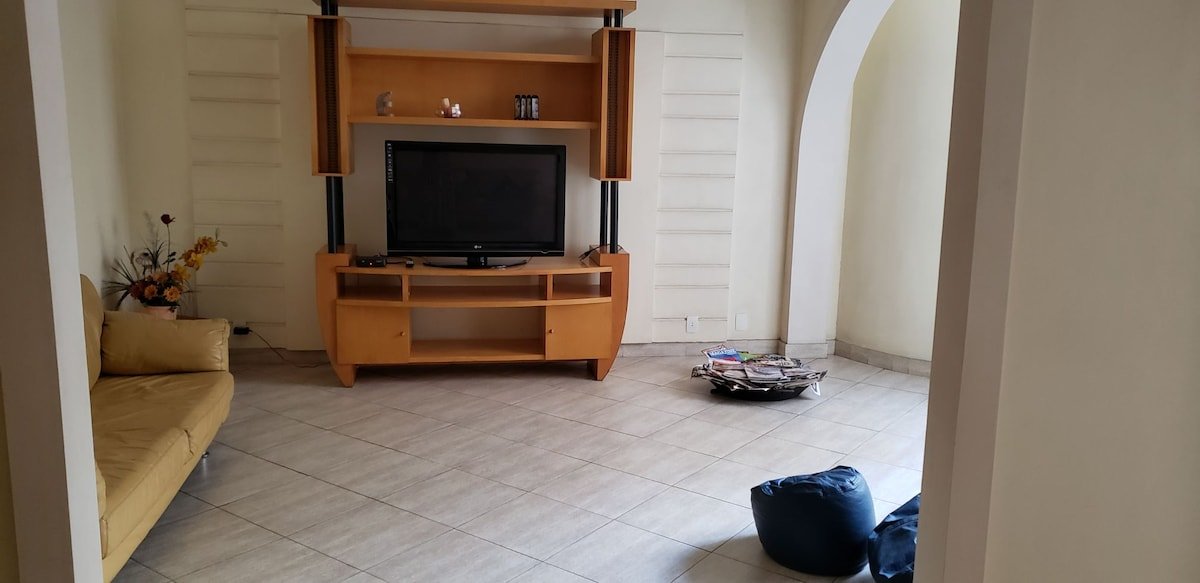 Apt.COPACABANA! Enorme! Quadra da praia e metrô! gallery image 4