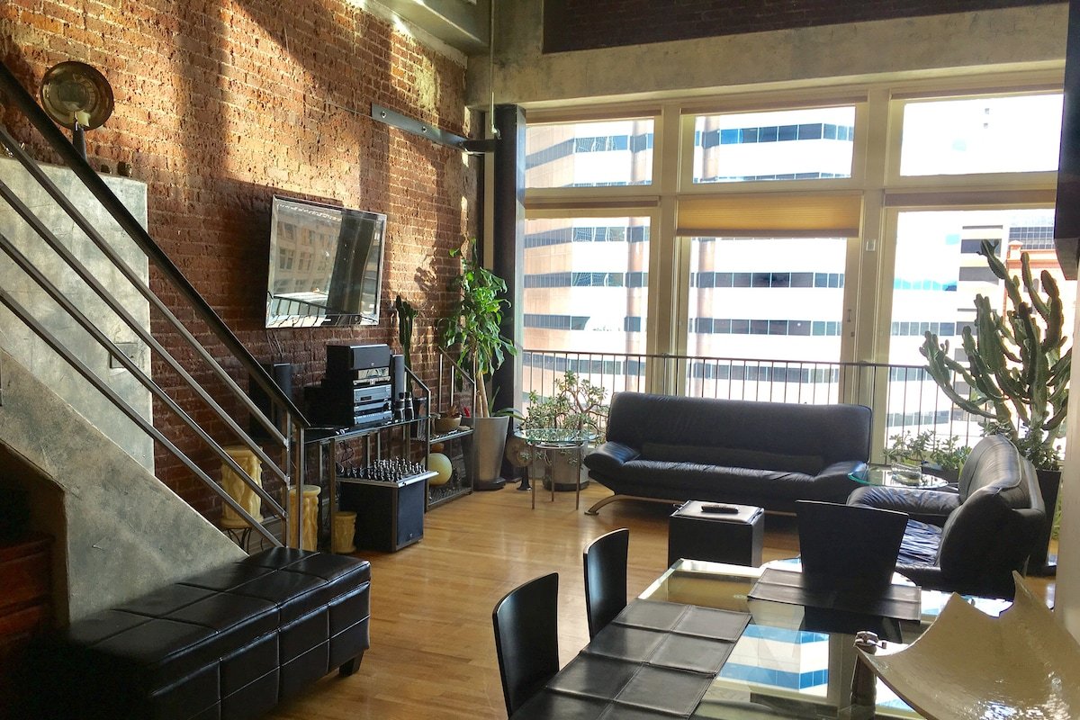 Urban Retreat in Heart of Convention Center Dist gallery image 3