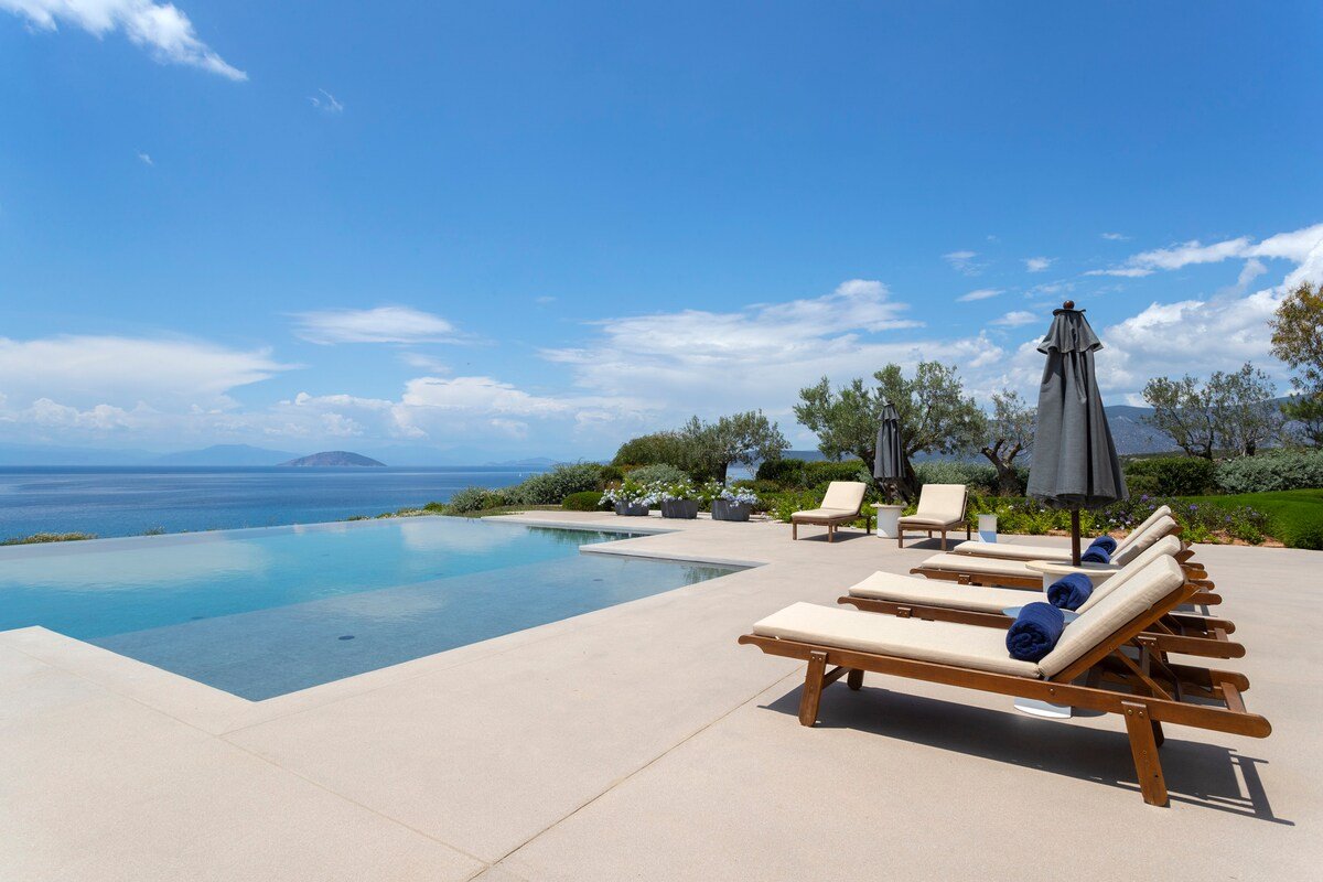 Luxury Seaside Villa with Pool & Breathtaking View gallery image 3