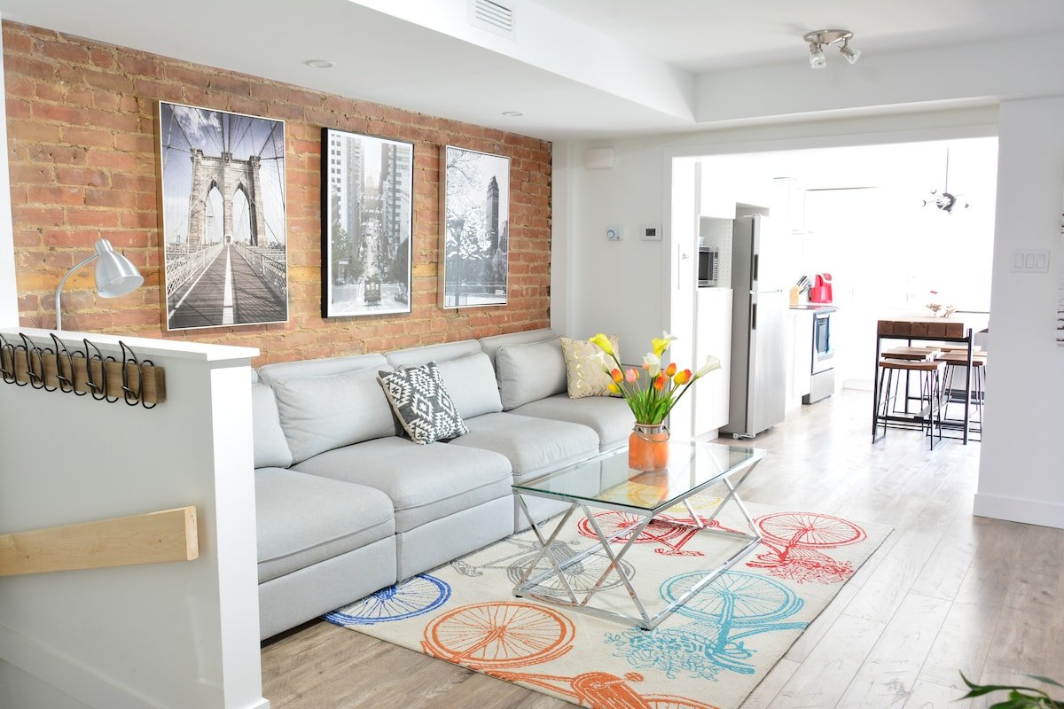 Rooftop Deck w/Mont-Royal views- 4 Full Bathrooms! gallery image 3