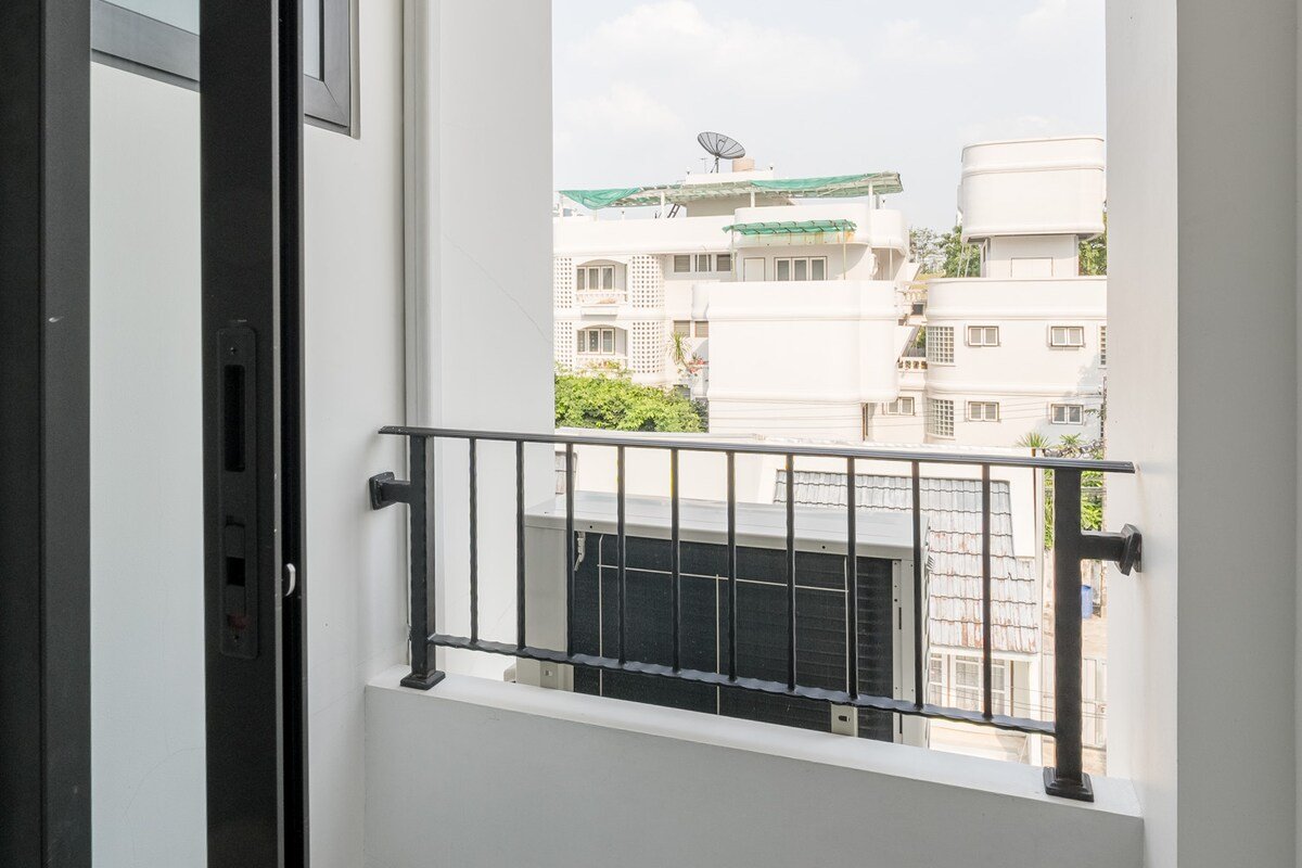 Spacious Private Villa Near Thonglor. gallery image 4