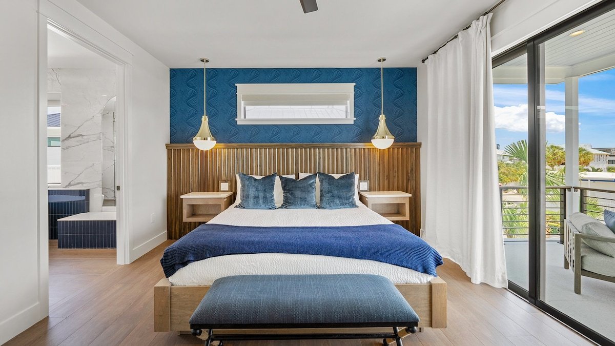 Walk to St. Armands & Beach/Gulf Views/Resort Pool gallery image 2