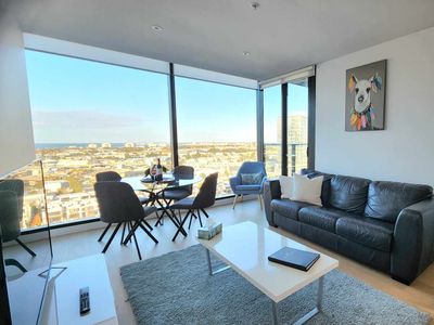 Classic 2 Bedroom with Peaceful Views on Collins