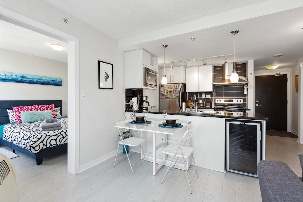 Steps to BC Place l Pool/Hot Tub gallery image 5