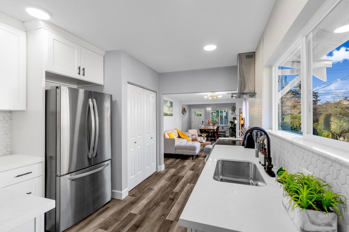 5b2b Newly Remodeled Entire House close to UW & DT gallery image 4