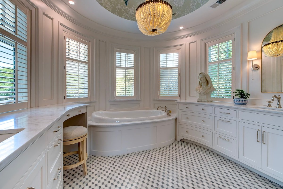 New Listing! 3900 Palm Blvd. Oceanfront 5 bd, pool gallery image 2