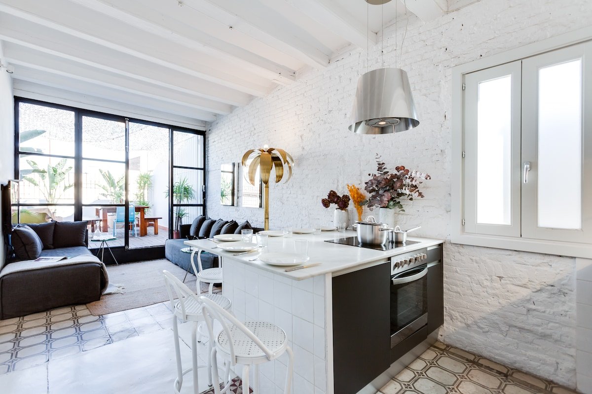 Amazing Penthouse Ramblas. Daily Cleaning! gallery image 4