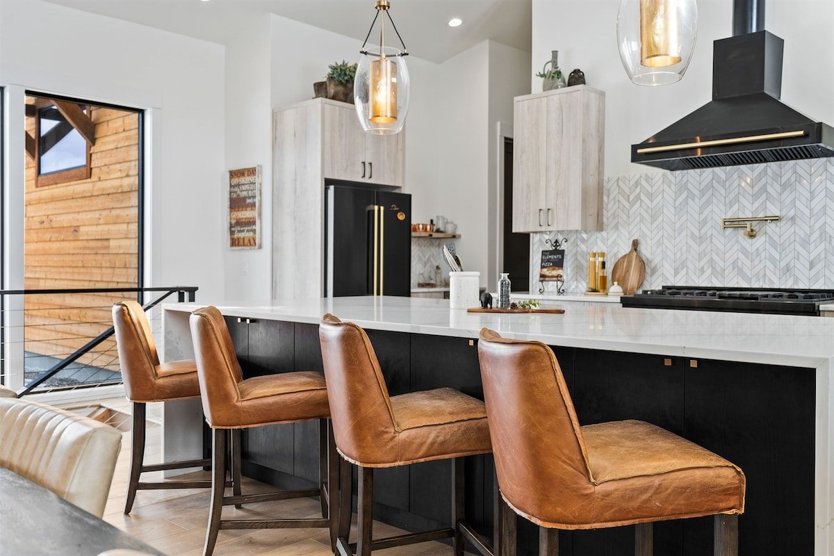 Stillwater River Lodge Mtn Modern Waterfront Home gallery image 4