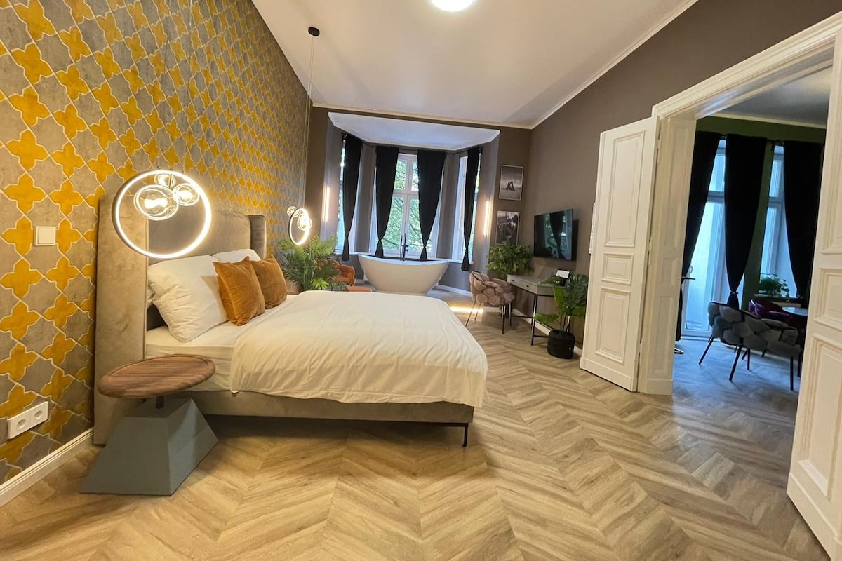 Central Apt. I 120m² •3-Rooms• Balcony & Parkview gallery image 5