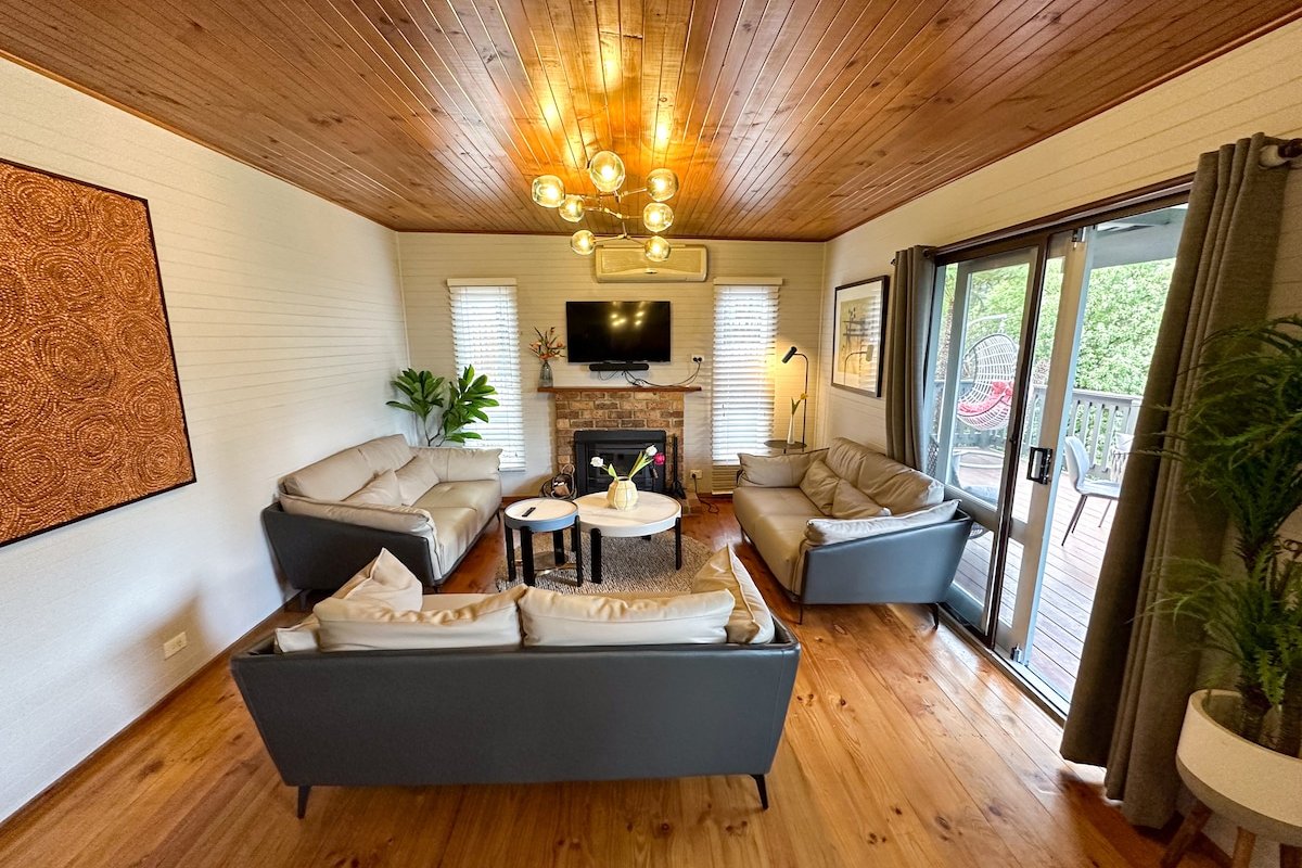 4 Bedroom fun house – spa, sauna, fire pits & more gallery image 4