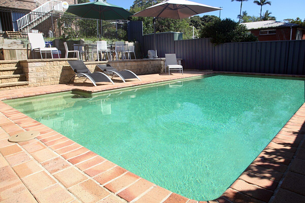 Bundeena Base House & Cottage, solar heated pool gallery image 4