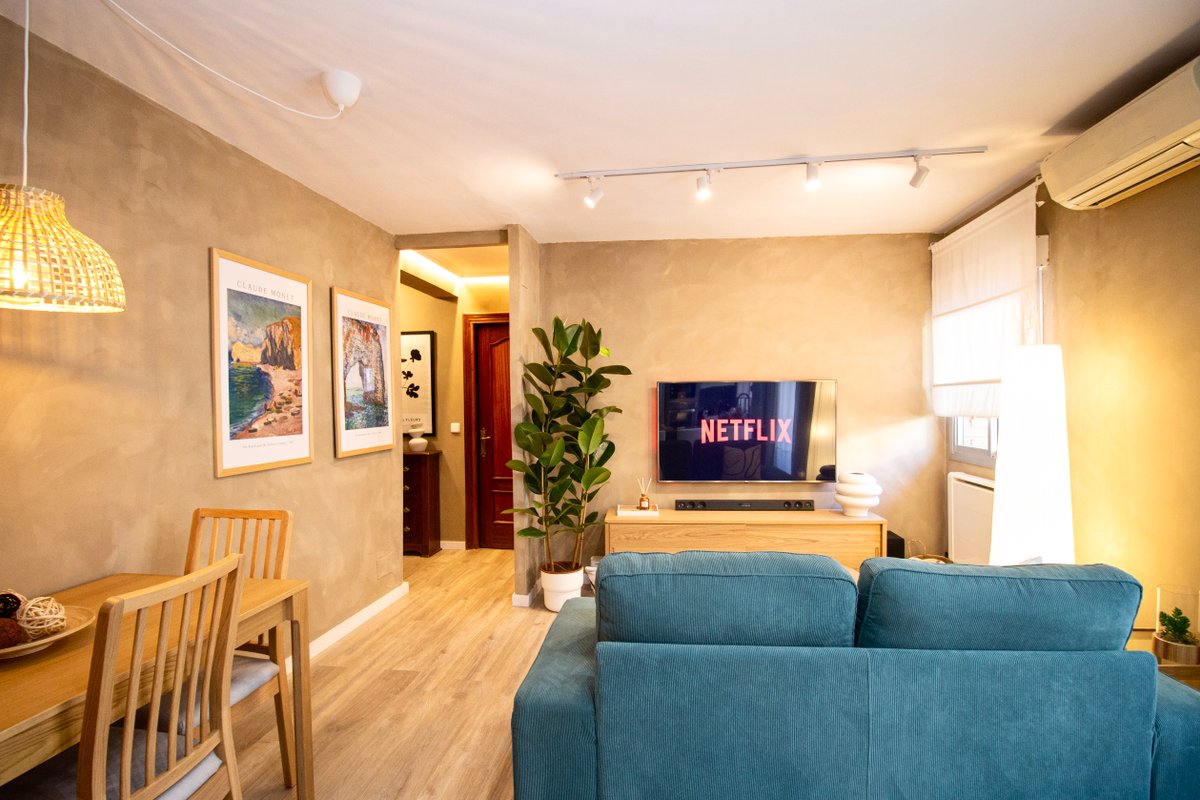 Amplio dúplex de 130m² para grupos Madrid-Retiro!