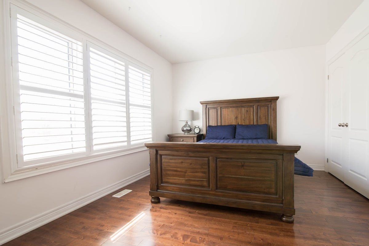 Spacious house, 10 minutes away from airport gallery image 4