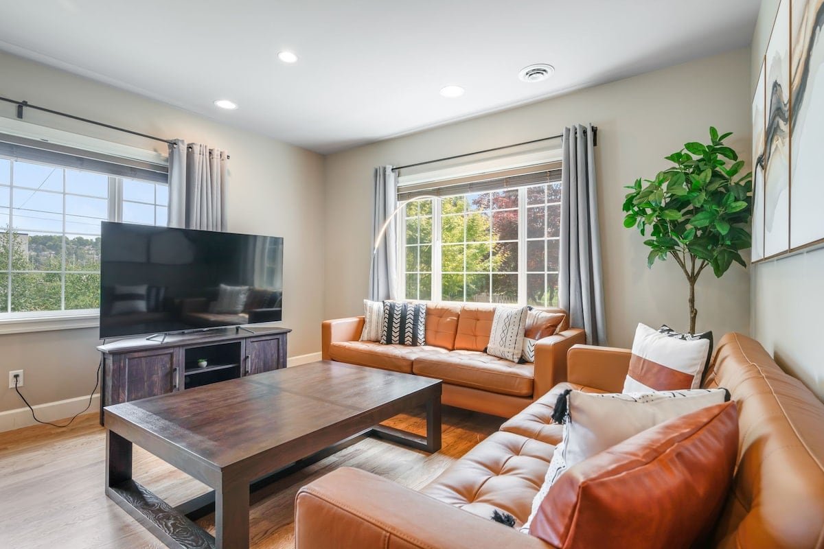 Seattle / Gorgeous 4 BR Home / Free Parking gallery image 3