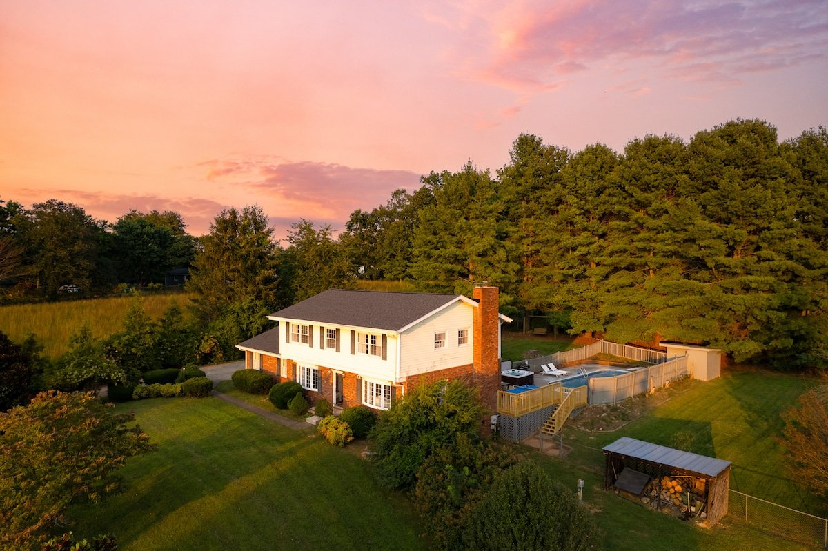 Ridge Valley by AvantStay | Chic Asheville Escape gallery image 2