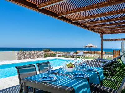 Beachfront Villa w/Private Pool, BBQ and Ping Pong