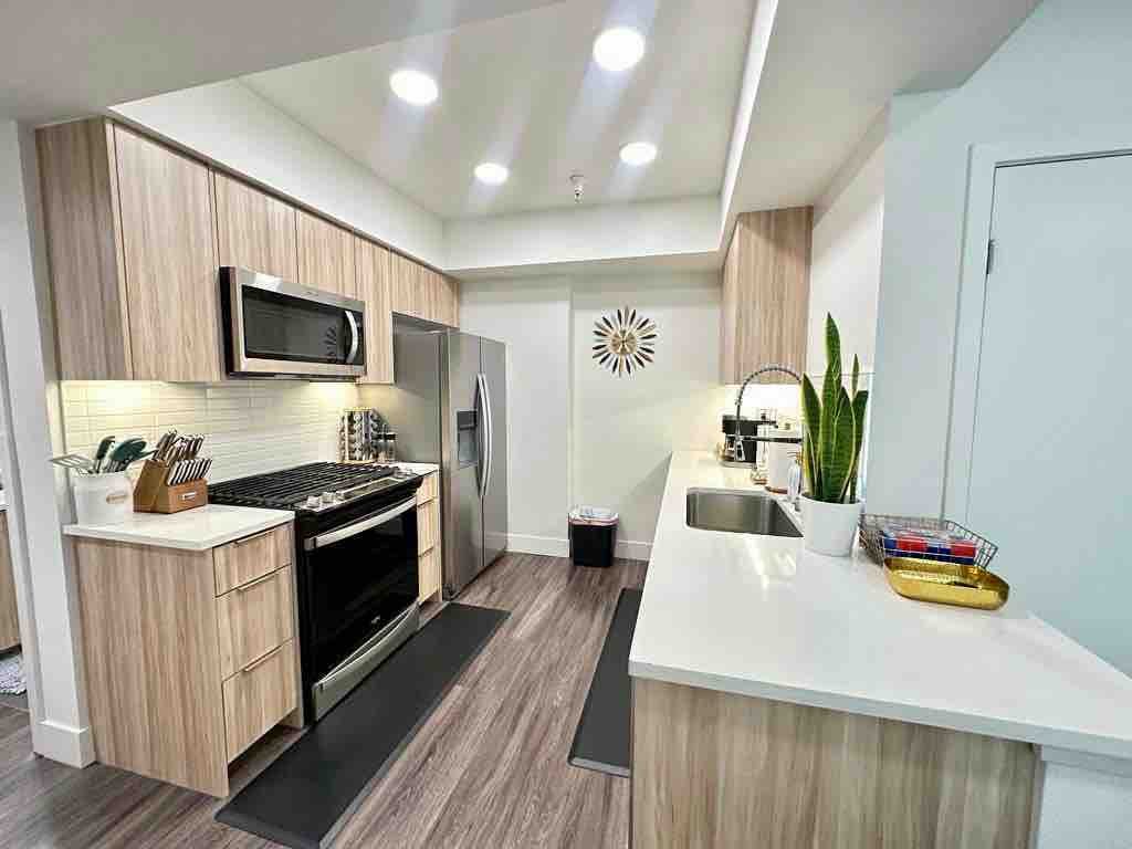 👑 2 KING BED SUITE 🌊 WALK to BEACH,PIER, PROMENADE gallery image 4