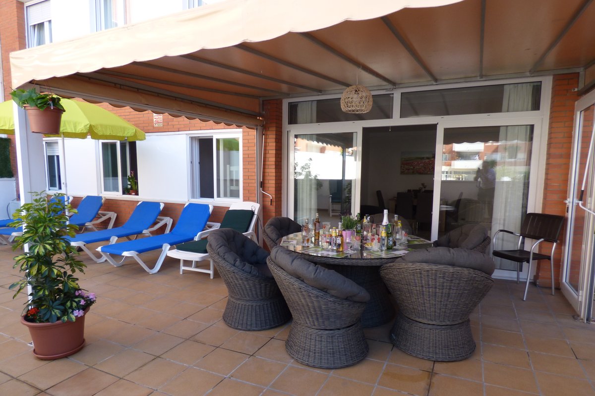 NextHome “Pool & Terrace”