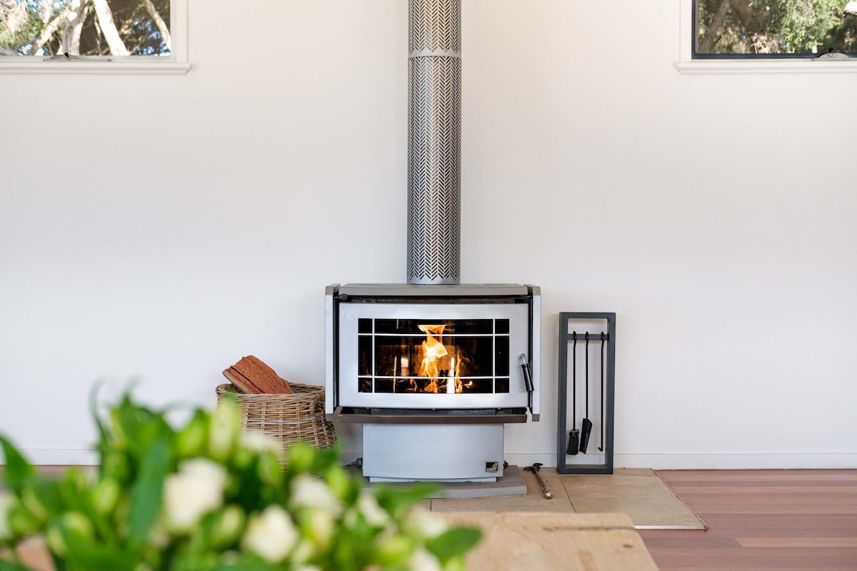 Steps to beach & shops | Pt Lonsdale | 4 bedrooms gallery image 3