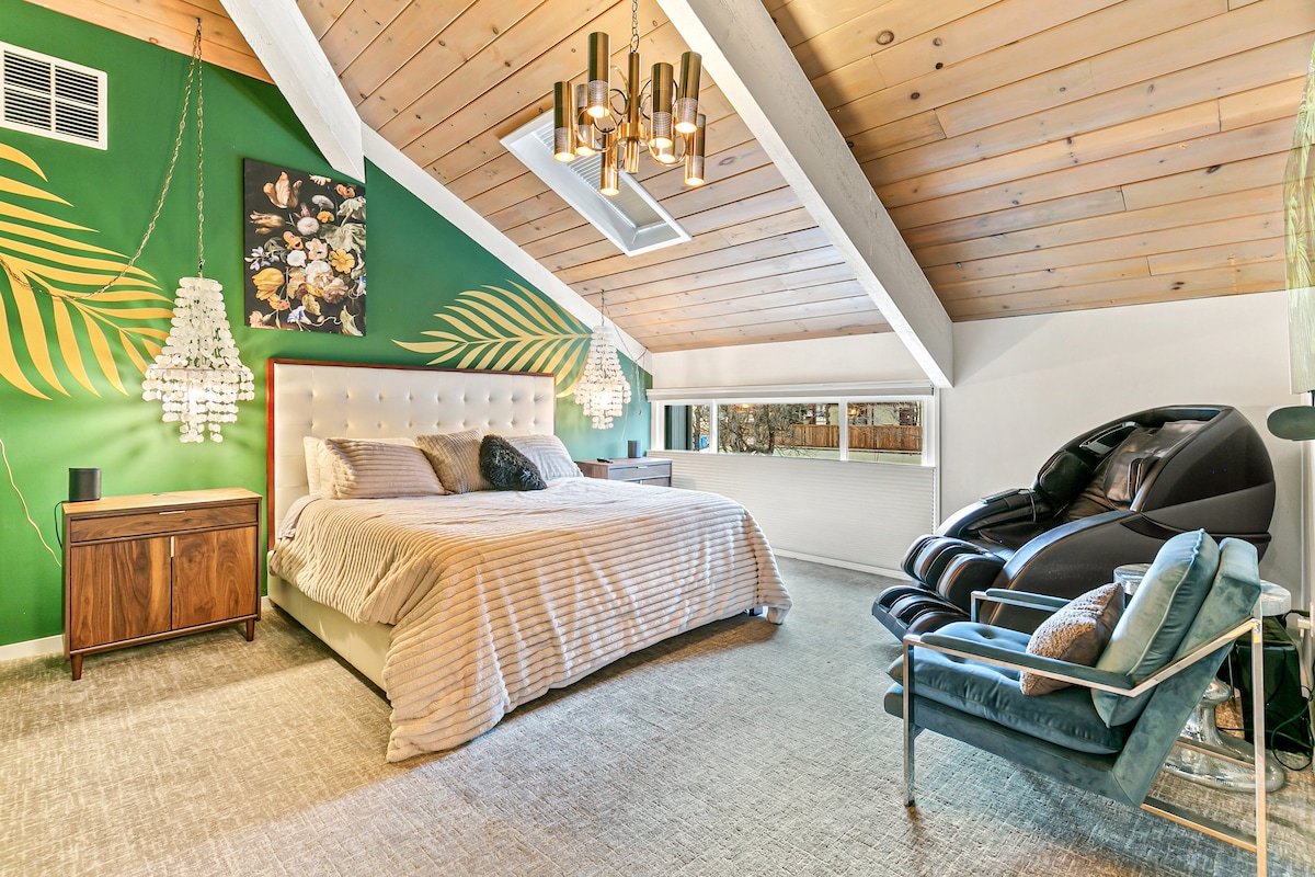 Artful Stay: Large, Immersive, Hot Tub + Fire Pit gallery image 5