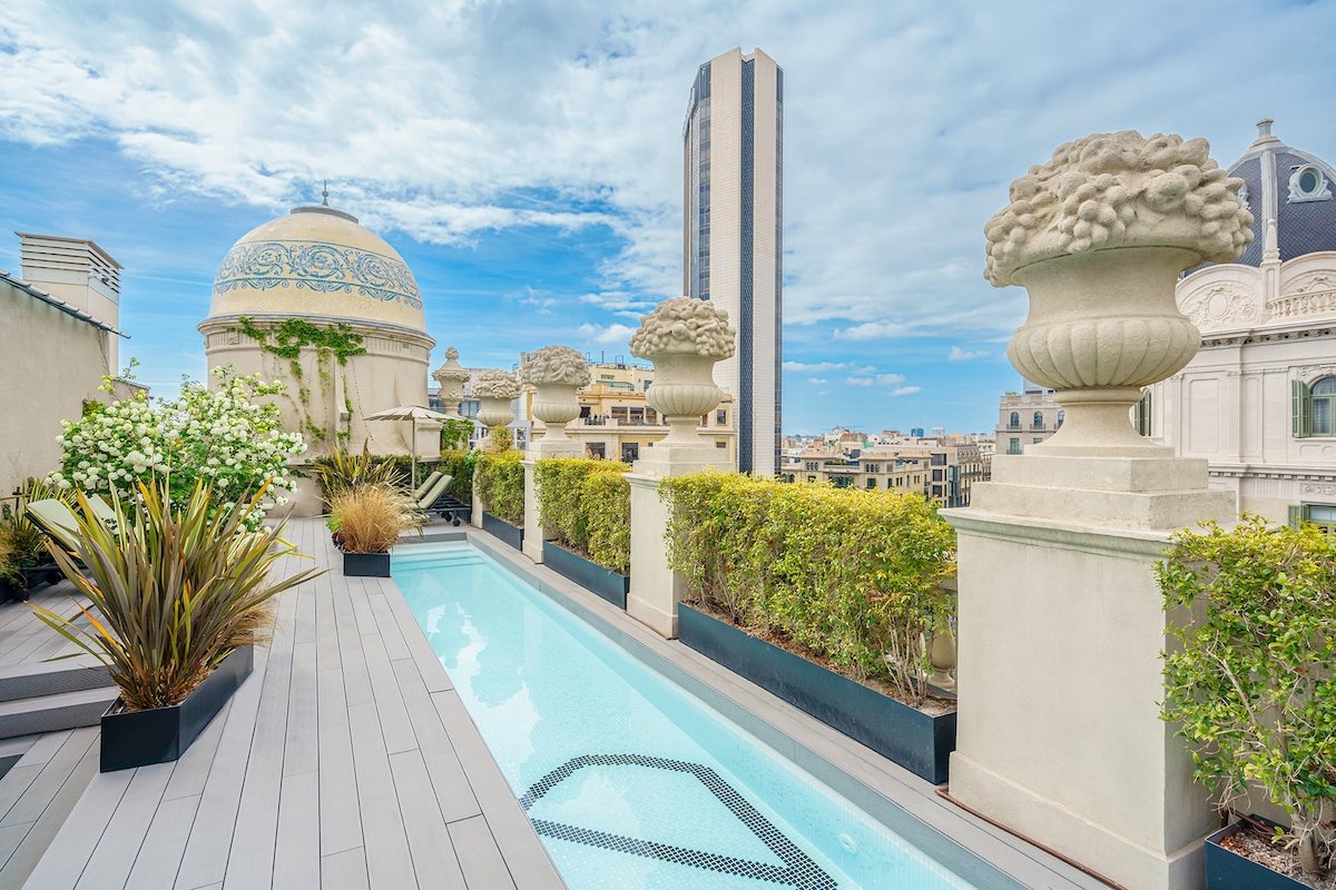 Luxury 5 rooms apartment, exclusive Eixample area gallery image 2