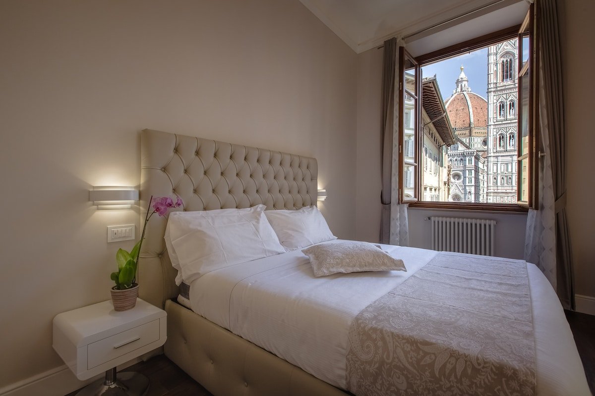 AJ Luxury Duomo View gallery image 3