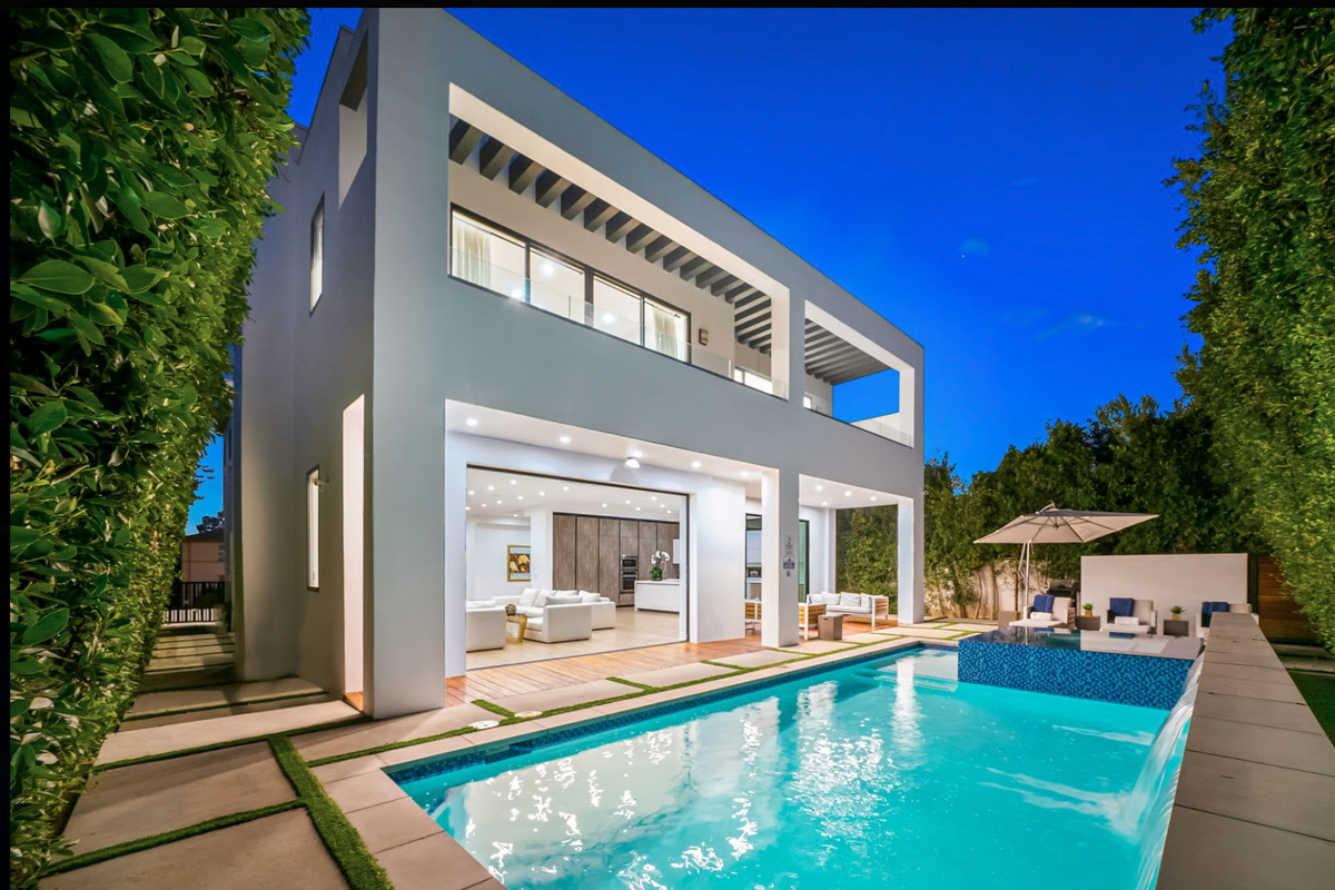 Luxurious Retreat – Modern House+Pool 4 bed/5 Bath