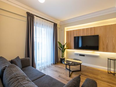 Stylish & Modern 2 Bdr. in City Centre