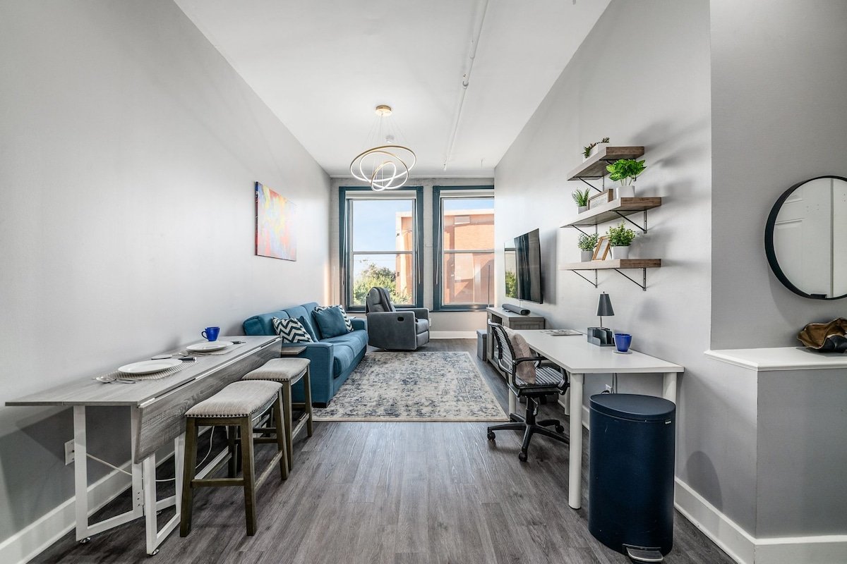 XL Convention Center Condo Downtown FREE Parking gallery image 2