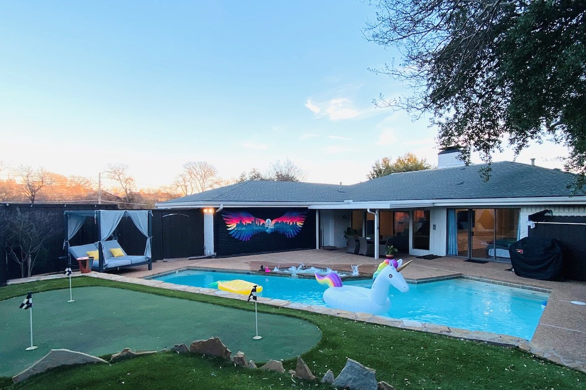 Sleeps 18 | Heated Pool | MiniGolf | Uptown Dallas gallery image 2