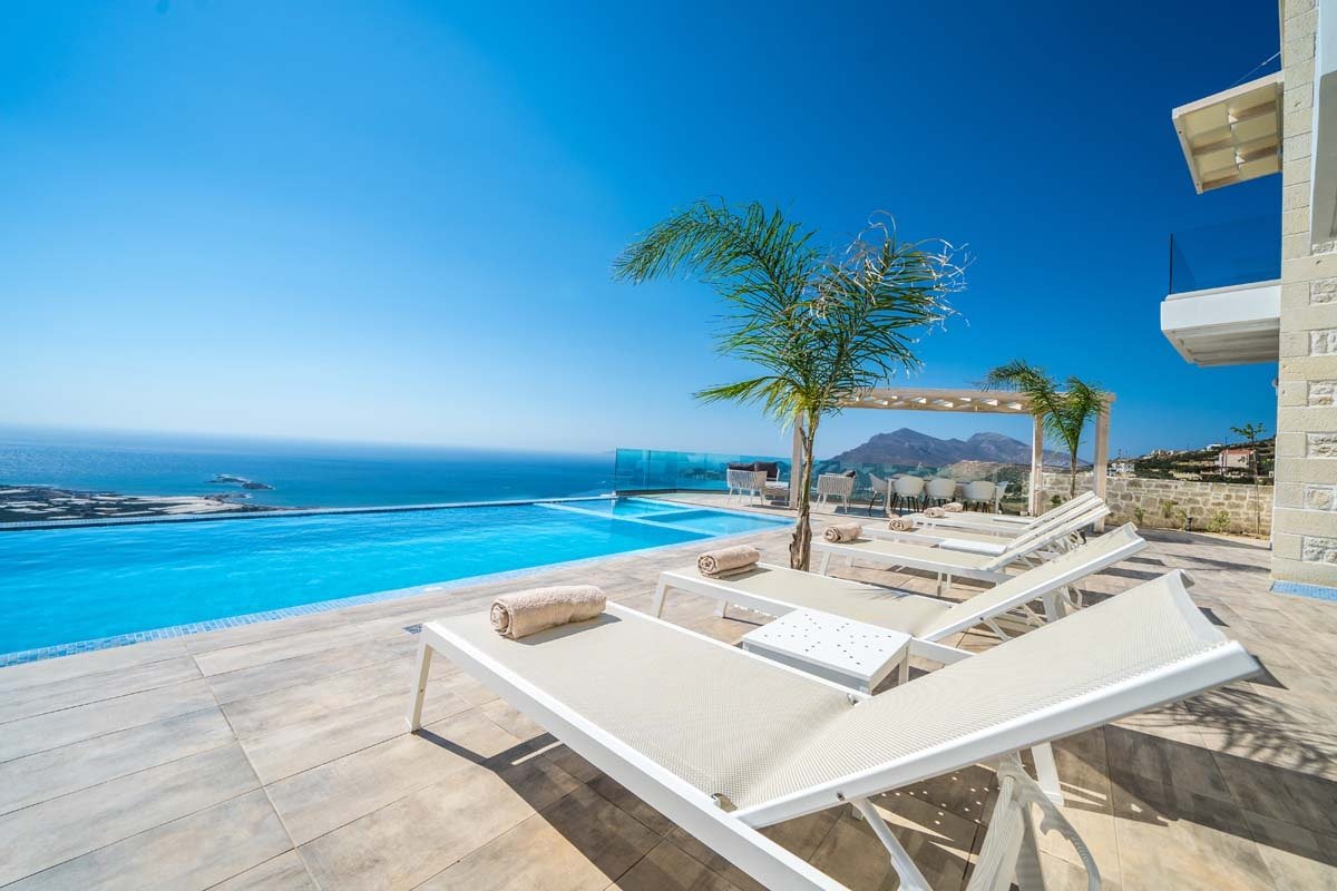 Luxury Villa with a Miraculous View gallery image 2