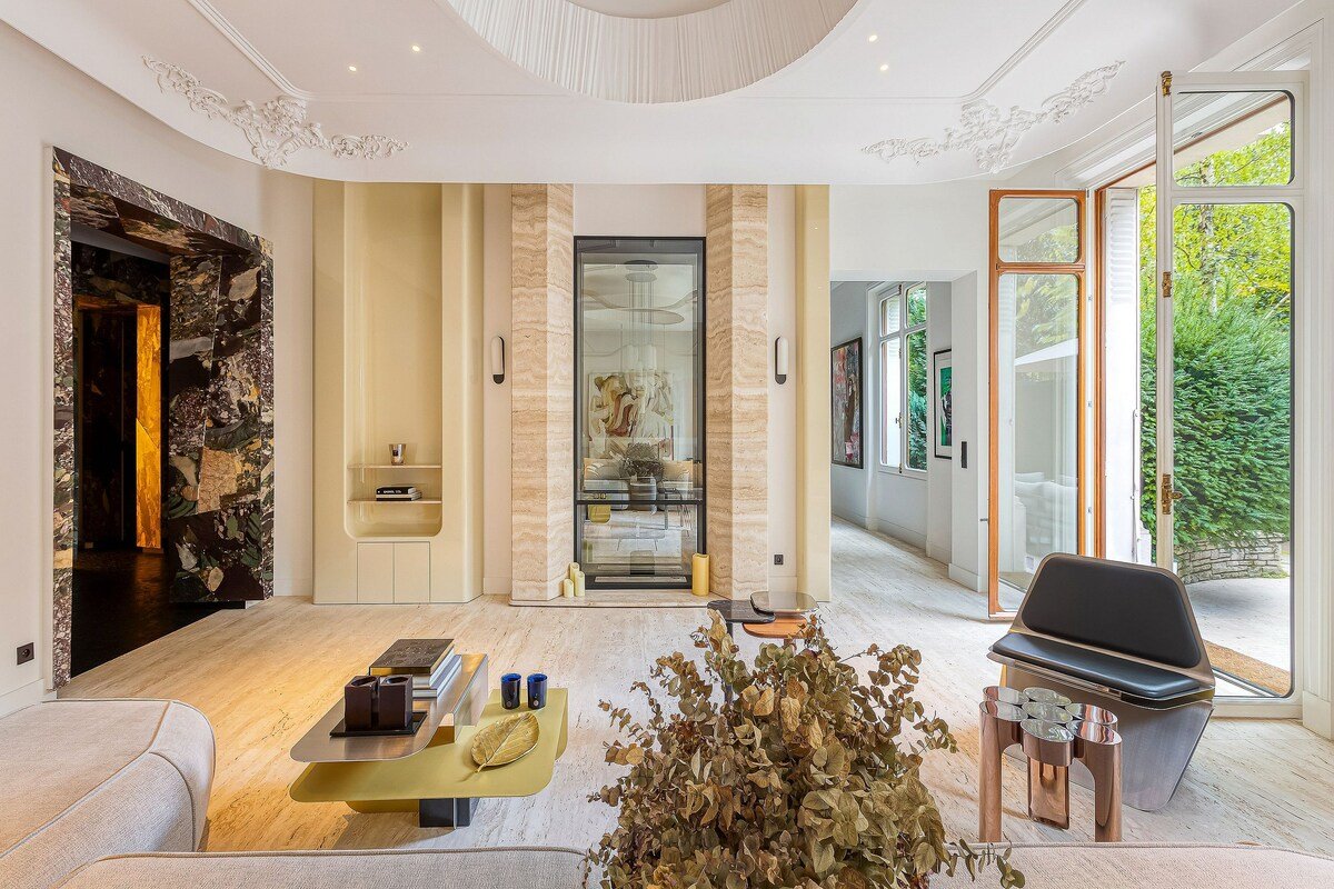 Par051 – Luxury apartment with garden Avenue Foch gallery image 3