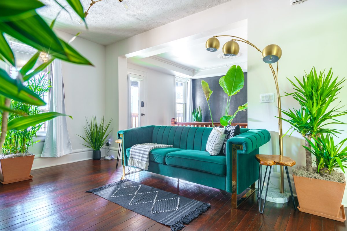 PRIME Location • Top Rated • CLEAN • Parking Free