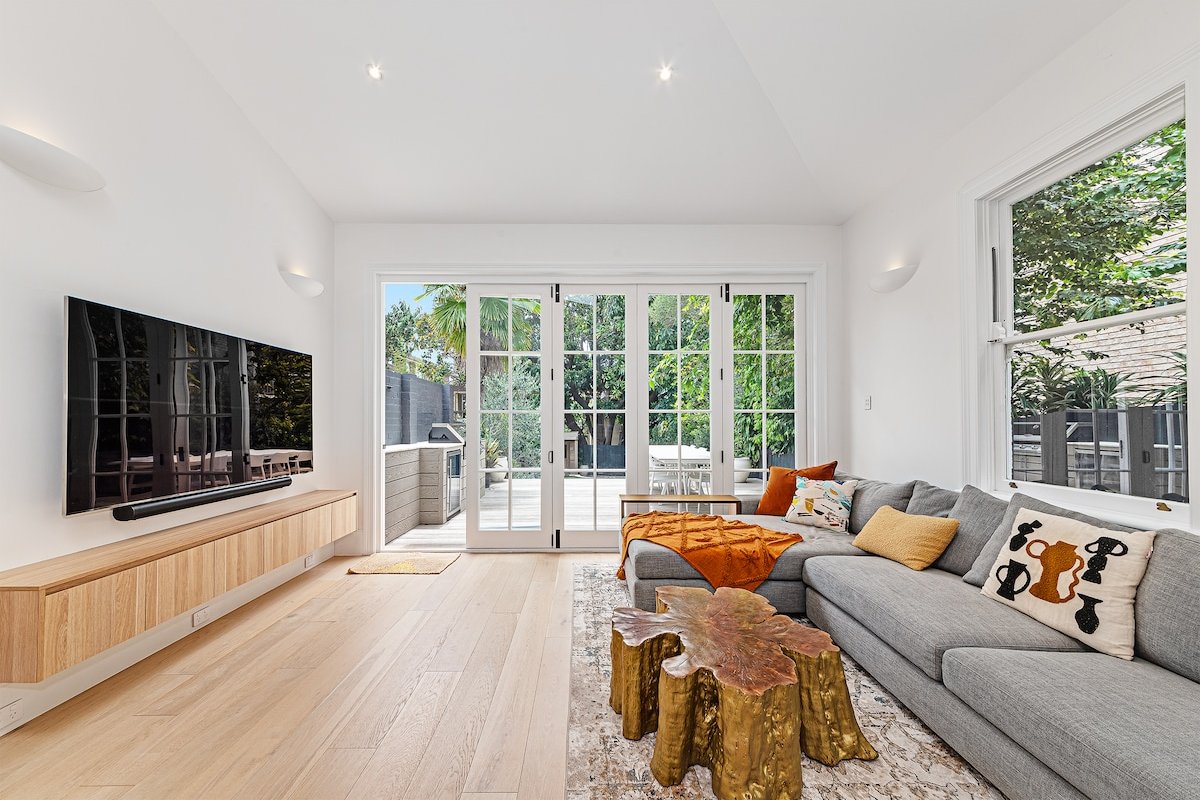 Sauna, parking, outdoor entertaining gallery image 4