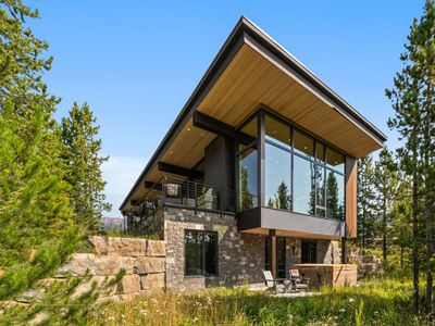 Luxury Mountain Stay | Hot Tub, Views & More