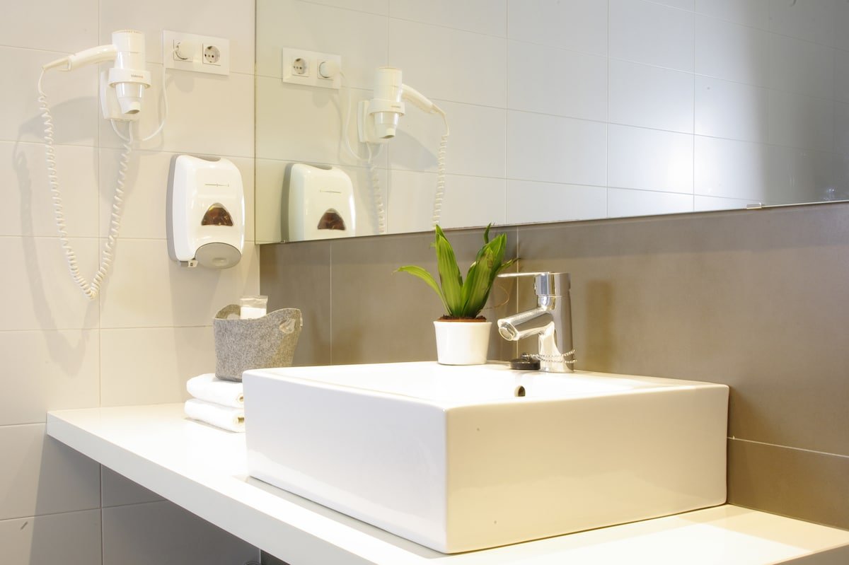 Three Bedroom Duplex Apartment From Steps Subway Station in BCN Center gallery image 5