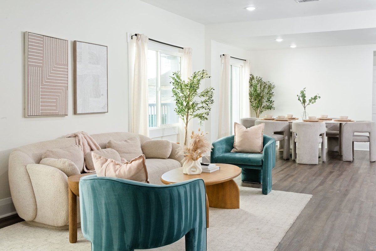 Hollywood Oasis Villa gallery image 2