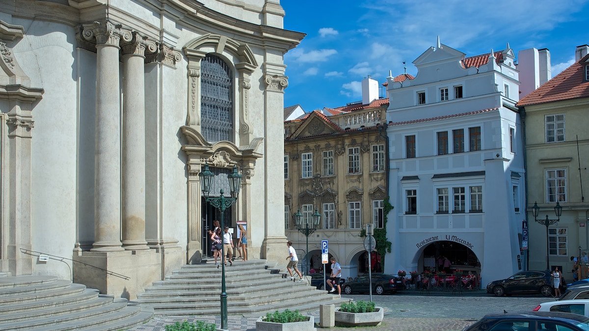 Luxury Apartment with Balcony under the Castle gallery image 3
