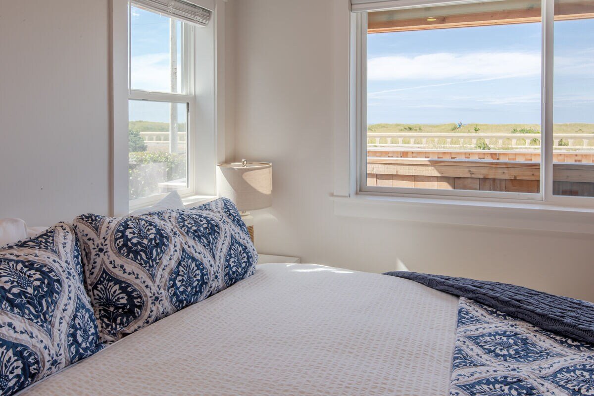 Oceanfront Monthly Stay | Modern Condo + Fire Pit gallery image 2