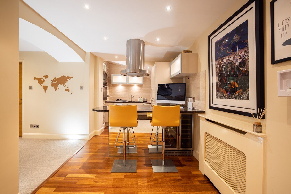 2 bedroom Mayfair flat on prestigious Mount street gallery image 4