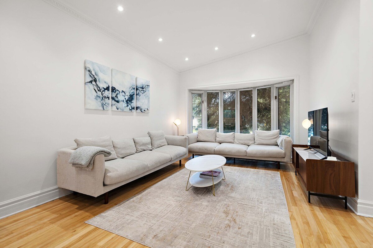 Montreal Luxurious Hose Big Terrace|Sleep16|3bath gallery image 5