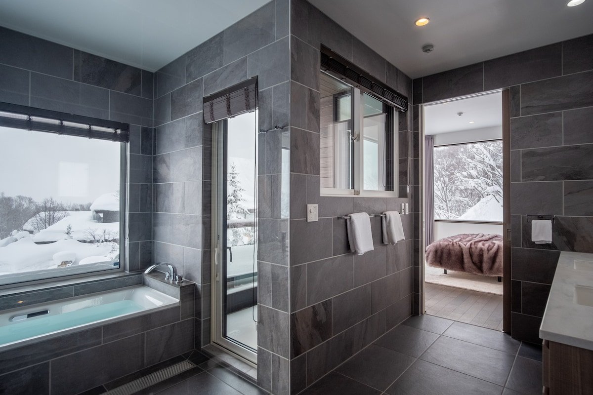 Song Saa | Designer 6-bedroom Chalet w Tatami Room gallery image 4