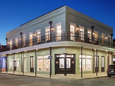 The Historic Burgundy House | Sleeps 14